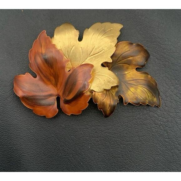 Tri-colored Enamel And Gold Tone Leaf Brooch Leaves Nature - Picture 1 of 4